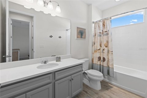 House in Sarasota, Florida 2 bedrooms, 155.8 sq.m. № 1769831 - photo 22