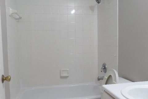 Купить таунхаус в Уэст-Палм-Бич, Флорида 3 комнаты, 128.48м2, № 2242653 - фото 11