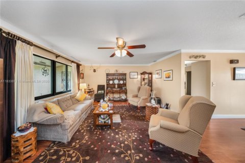 Villa ou maison à vendre à Miami, Floride: 4 chambres № 1818026 - photo 6