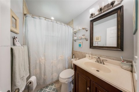 Villa ou maison à vendre à Miami, Floride: 4 chambres № 1818026 - photo 28