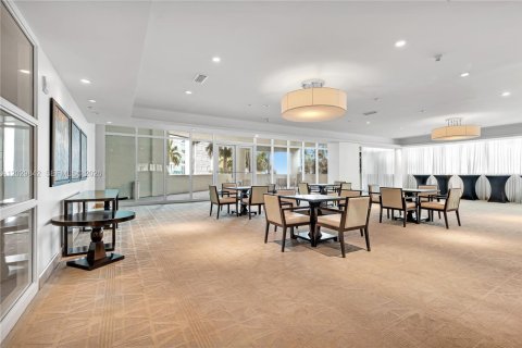 Condominio en alquiler en Miami, Florida, 3 dormitorios, 157.93 m2 № 2186963 - foto 3