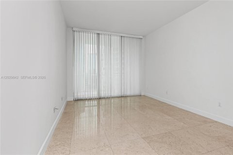 Condominio en alquiler en Miami, Florida, 3 dormitorios, 157.93 m2 № 2186963 - foto 19