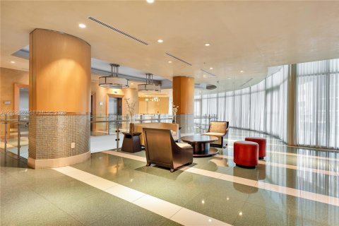 Condominio en alquiler en Miami, Florida, 3 dormitorios, 157.93 m2 № 2186963 - foto 2