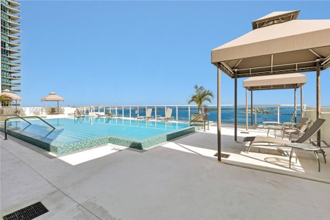Condominio en alquiler en Miami, Florida, 3 dormitorios, 157.93 m2 № 2186963 - foto 29