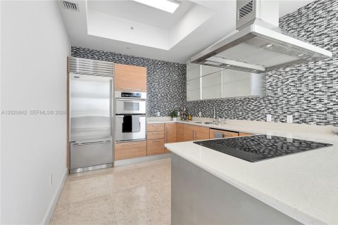 Condominio en alquiler en Miami, Florida, 3 dormitorios, 157.93 m2 № 2186963 - foto 11