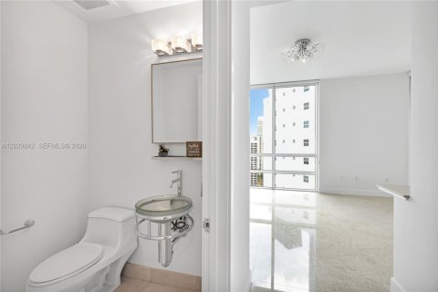 Condominio en alquiler en Miami, Florida, 3 dormitorios, 157.93 m2 № 2186963 - foto 14