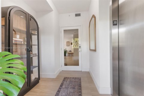 Condo in Coral Gables, Florida, 2 bedrooms  № 1693109 - photo 2