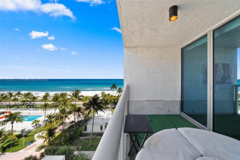 Condominio en venta en Miami Beach, Florida, 1 dormitorio, 110.55 m2 № 1959361 - foto 12
