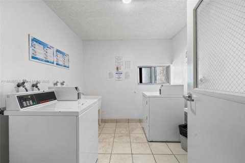 Condominio en venta en Miami Beach, Florida, 1 dormitorio, 110.55 m2 № 1959361 - foto 26