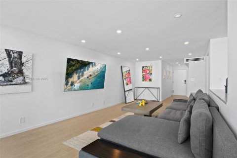 Condominio en venta en Miami Beach, Florida, 1 dormitorio, 110.55 m2 № 1959361 - foto 8