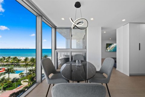 Condominio en venta en Miami Beach, Florida, 1 dormitorio, 110.55 m2 № 1959361 - foto 1
