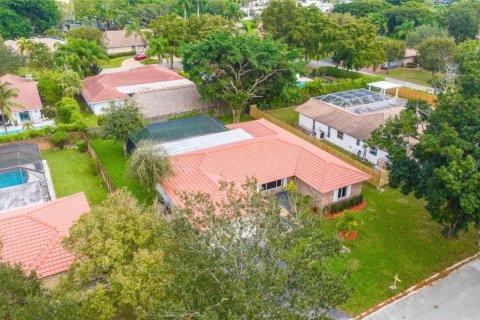 House in Coral Springs, Florida 4 bedrooms, 209.4 sq.m. № 862867 - photo 1