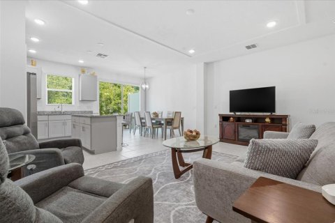 Touwnhouse à vendre à Wesley Chapel, Floride: 3 chambres, 153.29 m2 № 2110345 - photo 8