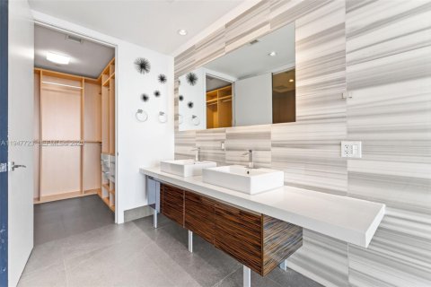 Condominio en alquiler en Miami, Florida, 2 dormitorios, 144.65 m2 № 2010626 - foto 19