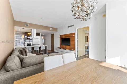 Condominio en alquiler en Miami, Florida, 2 dormitorios, 144.65 m2 № 2010626 - foto 8