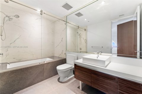 Condominio en alquiler en Miami, Florida, 2 dormitorios, 144.65 m2 № 2010626 - foto 23
