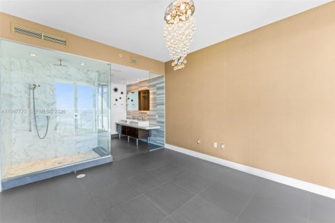 Condominio en alquiler en Miami, Florida, 2 dormitorios, 144.65 m2 № 2010626 - foto 13