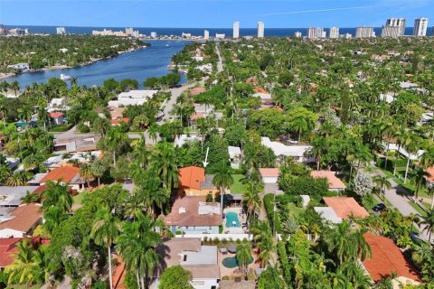 House in Hollywood, Florida 3 bedrooms, 211.82 sq.m. № 2086668 - photo 3