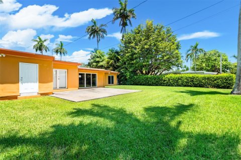 House in Hollywood, Florida 3 bedrooms, 211.82 sq.m. № 2086668 - photo 23