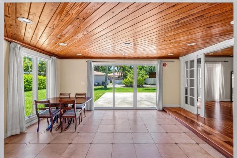 House in Hollywood, Florida 3 bedrooms, 211.82 sq.m. № 2086668 - photo 18