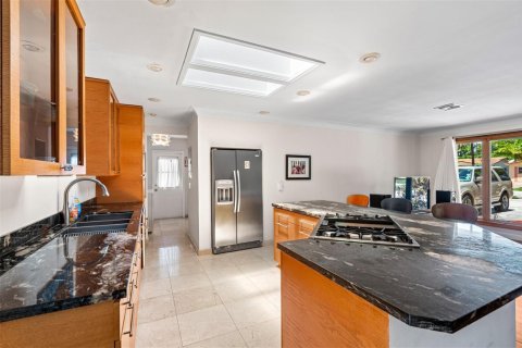 House in Hollywood, Florida 3 bedrooms, 211.82 sq.m. № 2086668 - photo 8