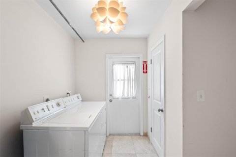 House in Hollywood, Florida 3 bedrooms, 211.82 sq.m. № 2086668 - photo 21