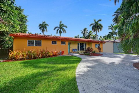 House in Hollywood, Florida 3 bedrooms, 211.82 sq.m. № 2086668