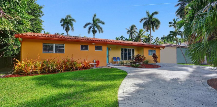 House in Hollywood, Florida 3 bedrooms, 211.82 sq.m. № 2086668