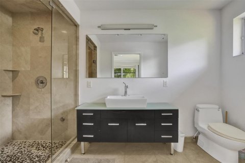 House in Hollywood, Florida 3 bedrooms, 211.82 sq.m. № 2086668 - photo 12