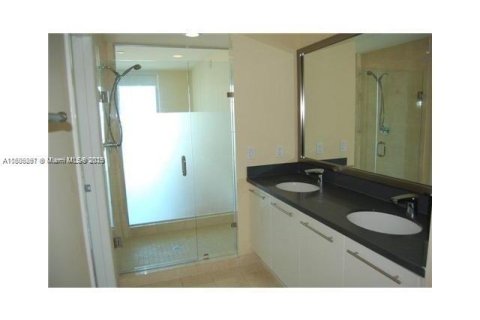 Condominio en alquiler en Miami, Florida, 2 dormitorios, 104.89 m2 № 1939321 - foto 3