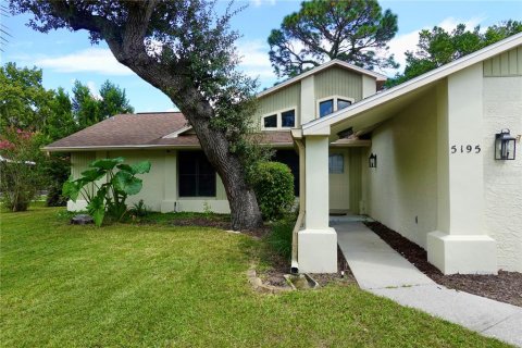 Villa ou maison à louer à Lecanto, Floride: 3 chambres, 124.67 m2 № 2394363 - photo 2