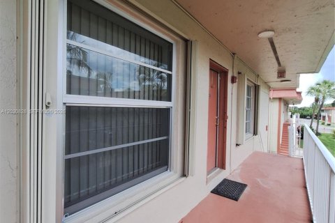Condominio en venta en Miami, Florida, 3 dormitorios, 88.44 m2 № 2077428 - foto 4