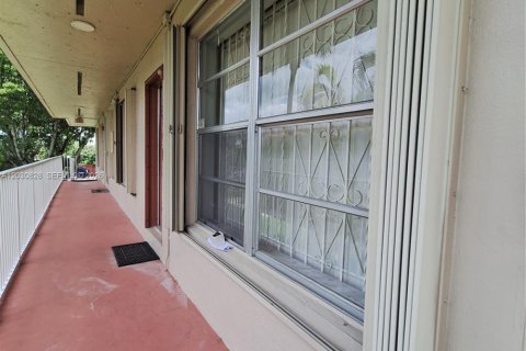 Condominio en venta en Miami, Florida, 3 dormitorios, 88.44 m2 № 2077428 - foto 5