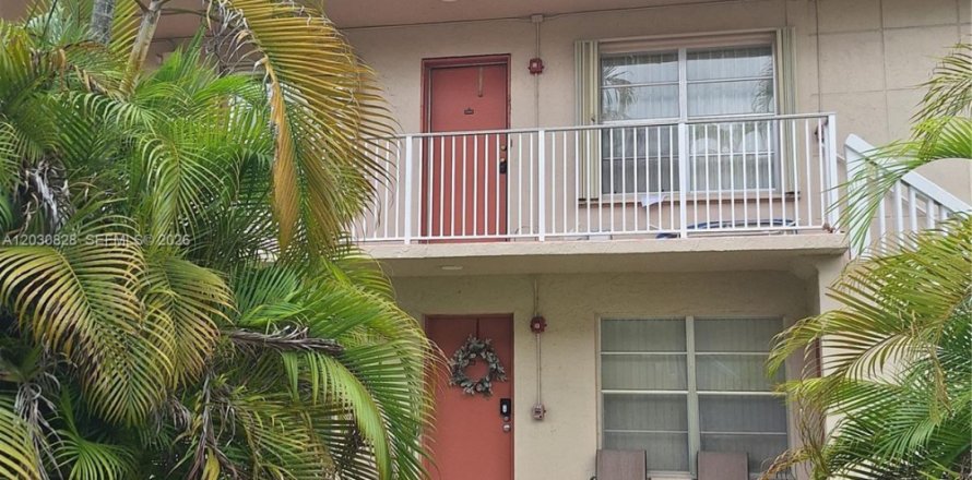 Condominio en Miami, Florida, 3 dormitorios  № 2077428