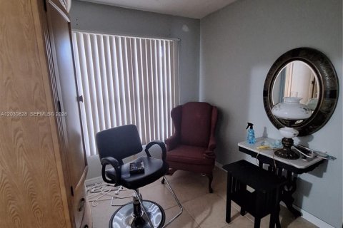 Condominio en venta en Miami, Florida, 3 dormitorios, 88.44 m2 № 2077428 - foto 11
