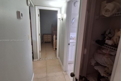 Condominio en venta en Miami, Florida, 3 dormitorios, 88.44 m2 № 2077428 - foto 12