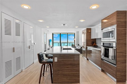 Снять в аренду кондоминиум в Майами, Флорида 2 спальни, 102.84м2, № 2034574 - фото 15