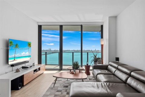 Снять в аренду кондоминиум в Майами, Флорида 2 спальни, 102.84м2, № 2034574 - фото 13