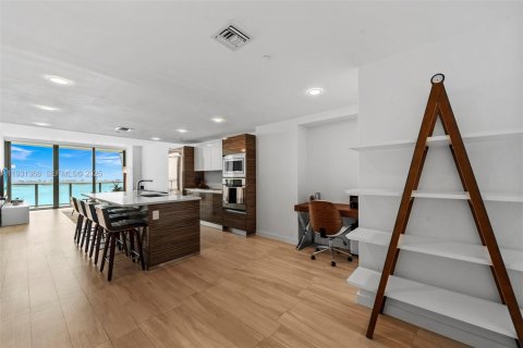 Снять в аренду кондоминиум в Майами, Флорида 2 спальни, 102.84м2, № 2034574 - фото 21