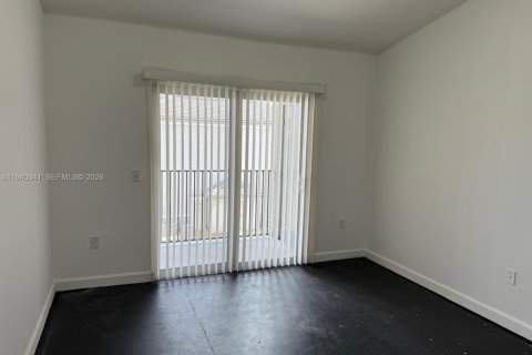 Снять в аренду квартиру в Хомстед, Флорида 3 спальни, 104.61м2, № 2152696 - фото 13