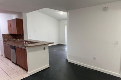 Снять в аренду квартиру в Хомстед, Флорида 3 спальни, 104.61м2, № 2152696 - фото 7