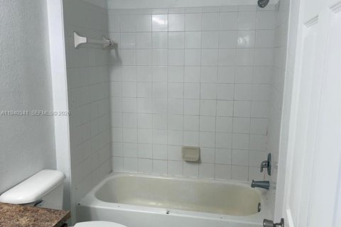 Снять в аренду квартиру в Хомстед, Флорида 3 спальни, 104.61м2, № 2152696 - фото 25