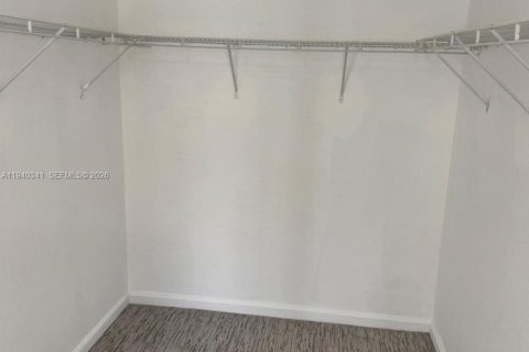 Снять в аренду квартиру в Хомстед, Флорида 3 спальни, 104.61м2, № 2152696 - фото 18