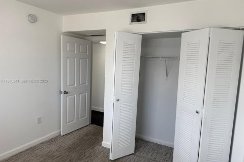 Снять в аренду квартиру в Хомстед, Флорида 3 спальни, 104.61м2, № 2152696 - фото 24