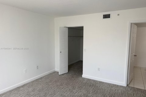 Снять в аренду квартиру в Хомстед, Флорида 3 спальни, 104.61м2, № 2152696 - фото 23