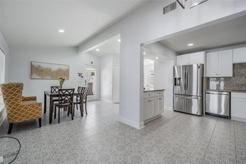 Villa ou maison à vendre à Tampa, Floride: 3 chambres, 120.77 m2 № 2091926 - photo 11