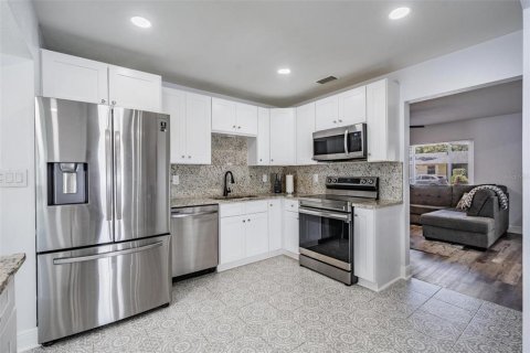 Villa ou maison à vendre à Tampa, Floride: 3 chambres, 120.77 m2 № 2091926 - photo 9