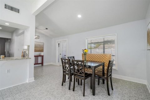 Villa ou maison à vendre à Tampa, Floride: 3 chambres, 120.77 m2 № 2091926 - photo 12