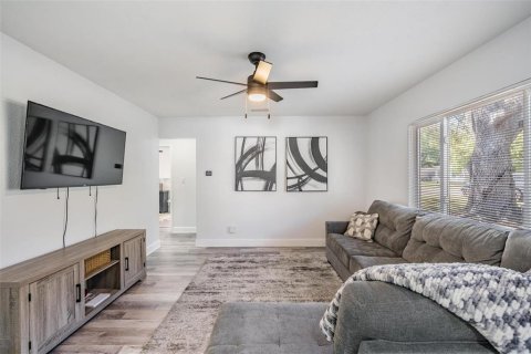 Villa ou maison à vendre à Tampa, Floride: 3 chambres, 120.77 m2 № 2091926 - photo 2
