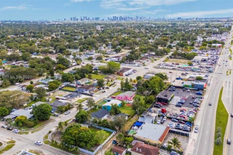 House in Miami, Florida 2 bedrooms, 97.36 sq.m. № 1992613 - photo 11